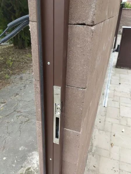 Nerezový elektromagnet